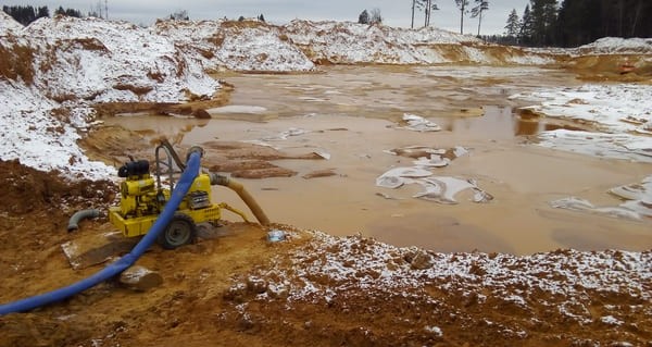 Промислова відкачка води на складі